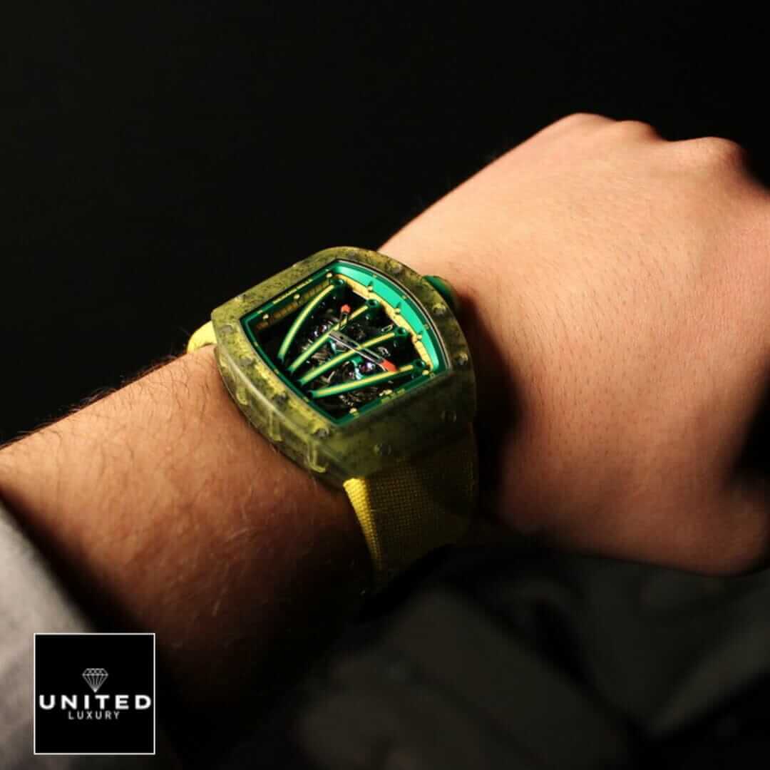 Richard Mille RM 59-01 "Yohan Blake" First-Class Clone Yeni Proje 4 8 Richard Mille Tourbillion Green Bezel Replica on the man wrist