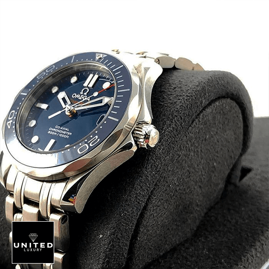 Omega Seamaster Steel Ref. 212.30.36.20.03.001 Master Clone Quality omega seamaster 300m steel 212 30 36 20 03 001 blue dial right side Omega Seamaster 300m Steel Blue Dial Replica in the stand