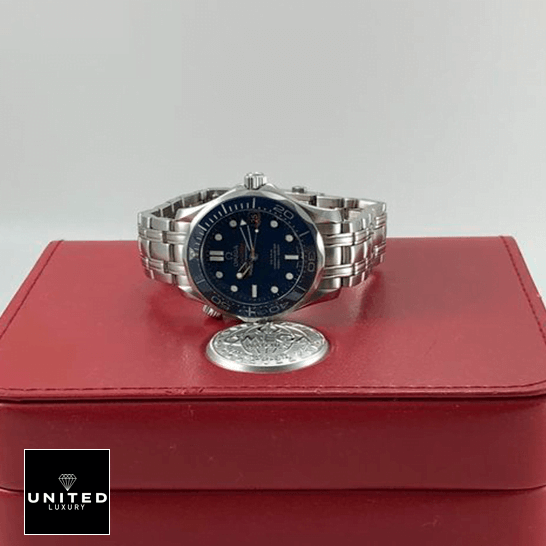 Omega Seamaster Steel Ref. 212.30.36.20.03.001 Master Clone Quality Omega Seamaster 300m Steel B lue Dial Replica on the red box