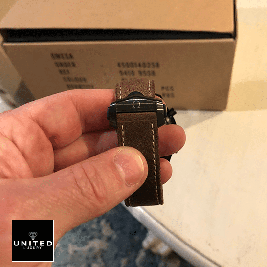 Omega Speedmaster Moonwatch 311.92.44.51.01.006 True Replica 1:1 omega speedmaster 311.92.44.51 replica clasp Omega 311.92.44.51 Brown Leather Bracelet Replica on the hand