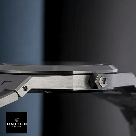 Audemars Piguet Royal Oak "Jumbo" Extra-Thin 15202ST.OO.1240ST.01 "Jumbo" Collector’s Replica audemarspiguet royaloak 15202ST.OO .1240ST.01 replica rightside audemarspiguet-royaloak-15202ST.OO_.1240ST.01-replica-rightside