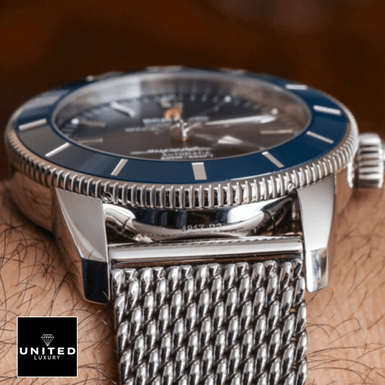Breitling Superocean Heritage II B20 AB201016 "Blue Dial" Premium Duplicate Edition breitling heritage B20 AB2010161C1A1A replica hand man Breitling AB2010161C1A1A Blue Bezel Replica on the man wrist